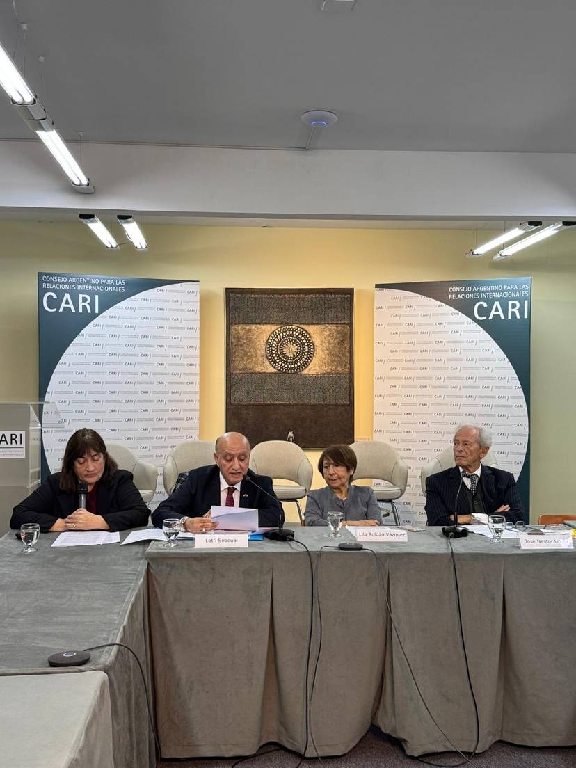 Su Excelencia el embajador Lotfi Sebouai imparte una conferencia titulada «Una ventana a la Argelia contemporánea» en la sede del Consejo Argentino de Relaciones Internacionales (CARI)