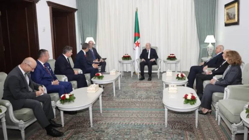 El presidente de la República, Abdelmadjid Tebboune, recibió este miércoles al ministro de Asuntos Exteriores y Europeos de la República Eslovaca